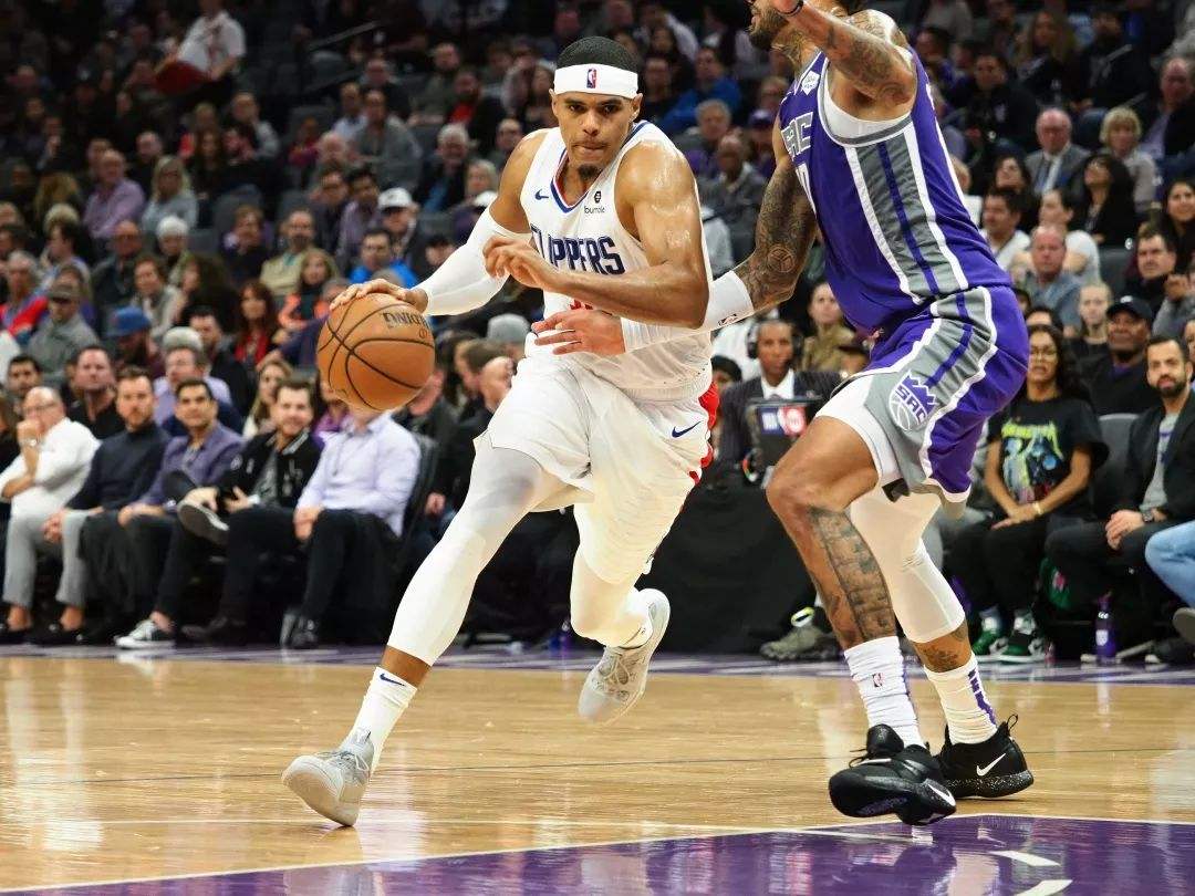 格鲁吉亚女足锋线开炮，势不可挡