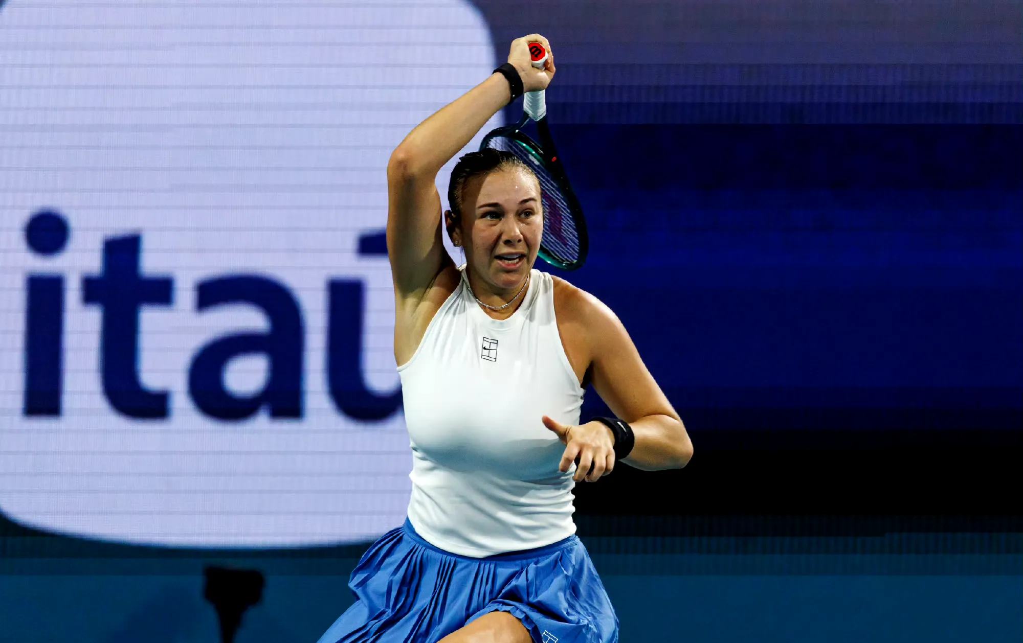 网球比赛女单赛场胜负悬念重重